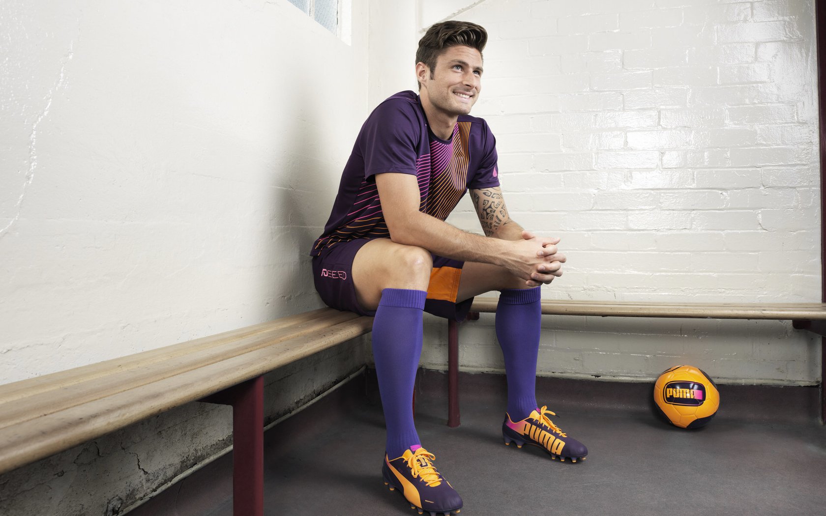 中国足球职业俱乐部推动球员科学饮食管理,足球运动员饮食自律